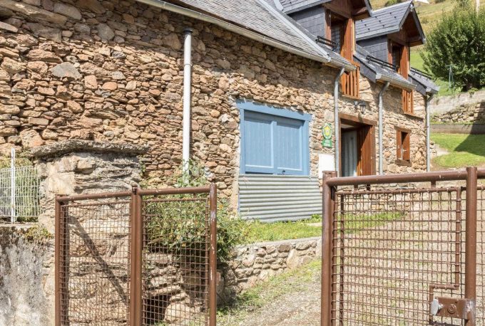 31G100254-4d13e768c7d24be5b7d2c35f0b125133