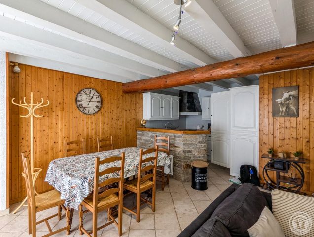 31G100254-a5e03238776148989de03c33c7304ae1