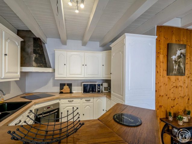 31G100254-f4704f57b71145a591b5831b4a33dda2