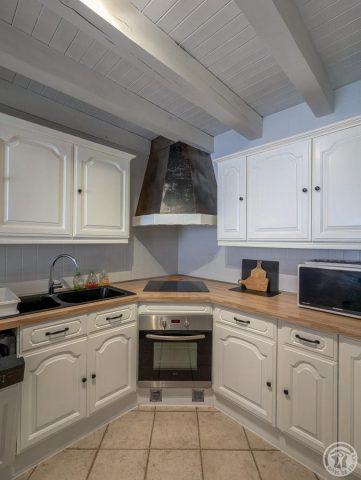 31G100254-f9f1c81ffc2b48ec915d937022259f5a