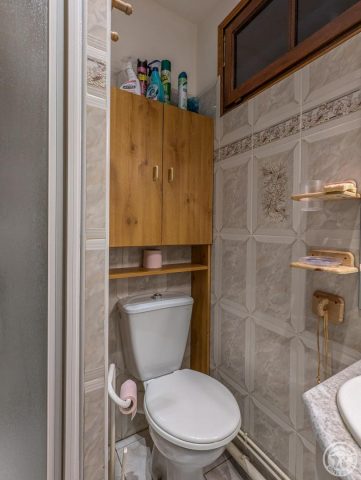 31G100263-53ac4ee7a7ec40fc92cd4ca892990eb0