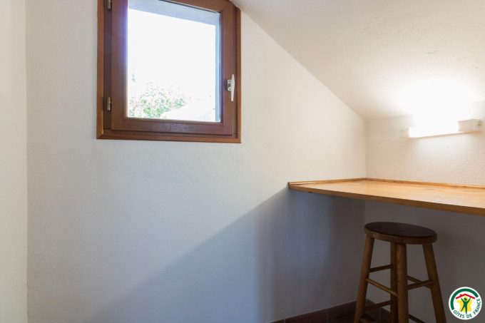 31G100307-00bb52a4c63547d68ddfffe9edd9d0f2