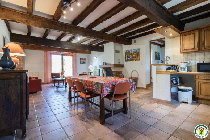 31G100307-728038e16ad64cd79f086253a42e3034