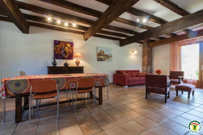 31G100307-b3ac2bb037cd4143b0765403bc53fd40