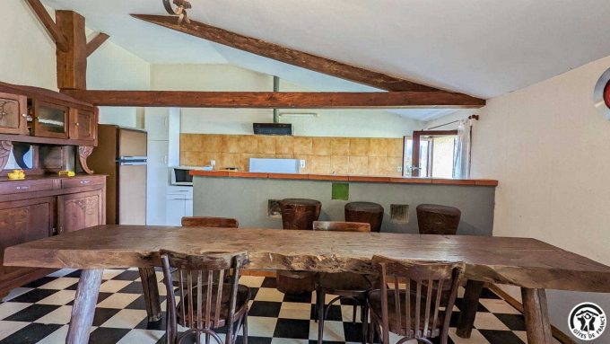 31G100310-4b879cbd48054159837e07b7ca241050