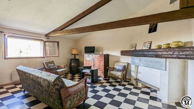 31G100310-8636c14a09d745f58b377138e857a4e4