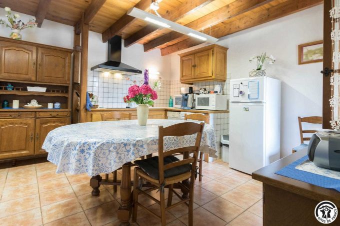 31G100342-11843acb9a1e484a8f99567f7e984a86