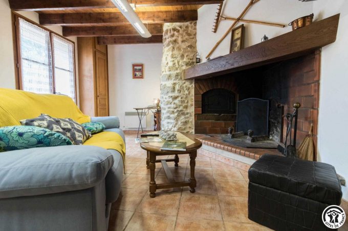 31G100342-1e692c5bf0714f1fb543fccab600f593