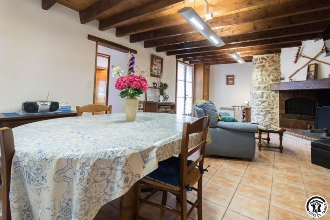 31G100342-3712b0a1ed8f44b6abefcecab93a56cb