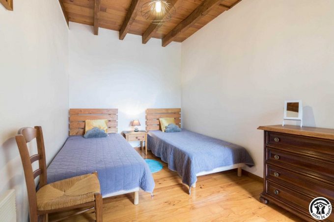 31G100342-9b2fc4d17eb643e995ac69b61994f239