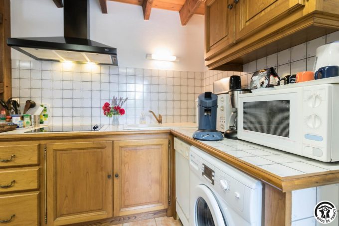 31G100342-e915fcc287e44cd9b8b74a693e39a7ec