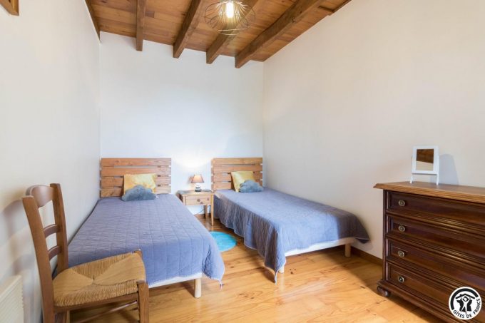 31G100342-e92d18486fb844929920dc7cbc790628