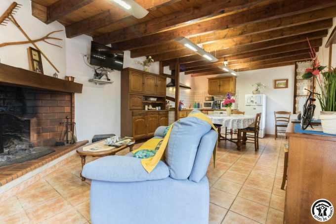 31G100342-f6ae9448ed5149d3abc6c8f6080c91f4