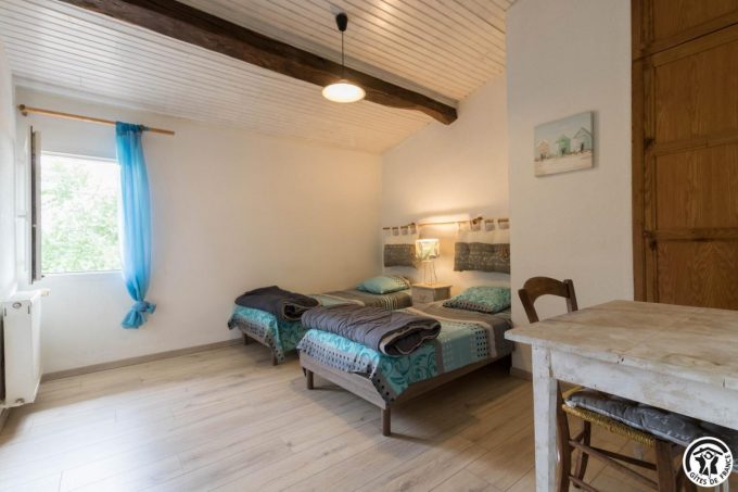 31G100344-5da5a05a21e7489bafef862d62fde8a7