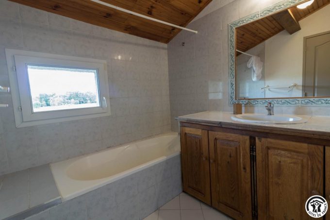 31G100344-5e6848c18af644ad83c7f0deebc77e3f