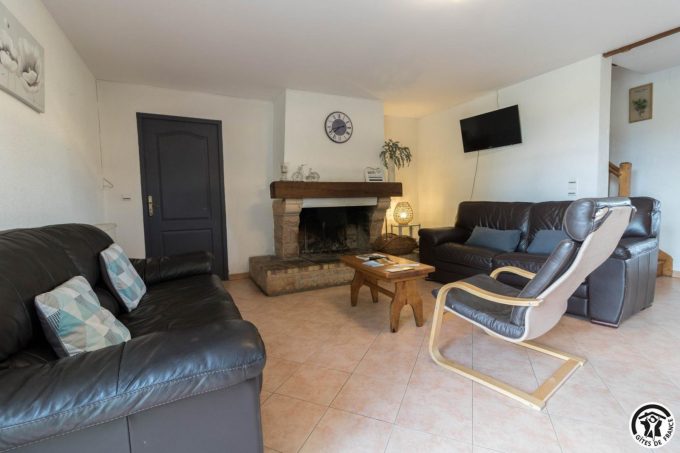 31G100344-808013fc5de34d28977cca4b9ab348b0