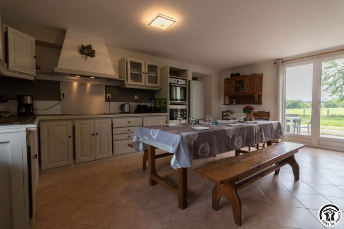 31G100344-84b33f827ff549a99568a6867eecfbfd