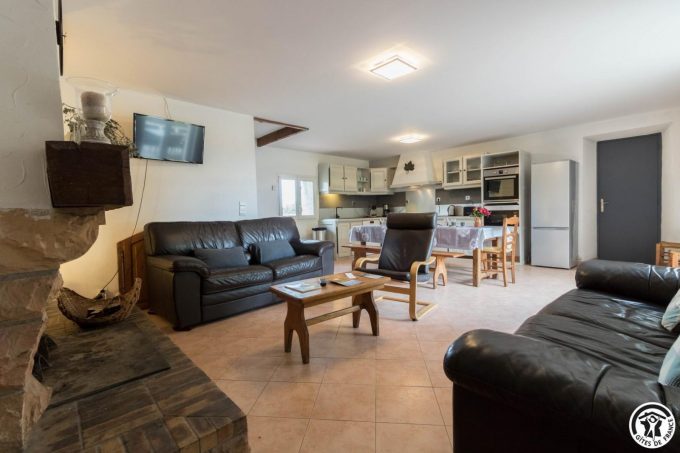 31G100344-8e3b10fc0c6b463584cc160f2dfc8585