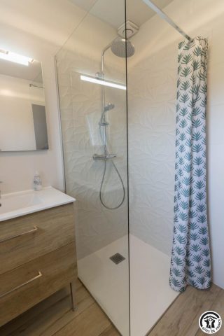 31G100344-c1bc168bed03476f875fe4d0592ae29e