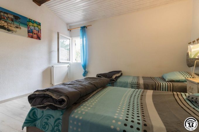 31G100344-d915439efcff48a085184d942a29454d