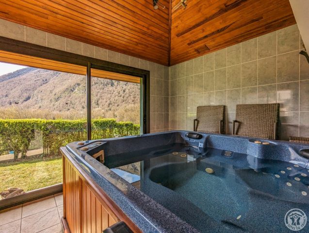 31G100355-123891bd3e1d431ea482d78ba205a99b