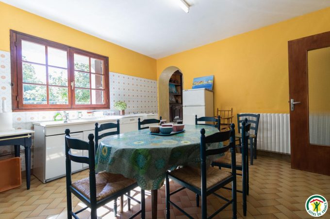 31G100358-3fdb4134f9b94e56a9f1e4ad924710c8