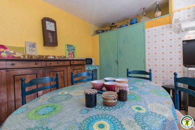 31G100358-54615bd2d682472c86315fb96e553299