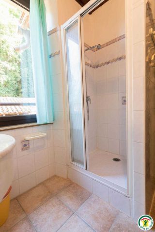 31G100358-6a4cb396c36647129a38779232e09cda