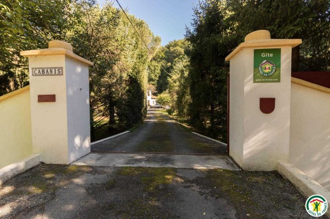 31G100358-87b988d565384668954113bfba5a06ab