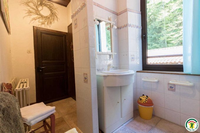 31G100358-87ca3a41e8594935be8dc4b88755df30