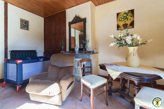 31G100358-f0b7e4edc9ad4f2882ba2efb94d20d65