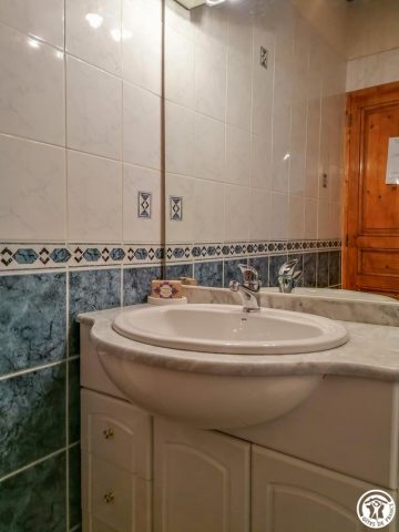 31G100360-50f8723bae5e4452a612bda6a644dba2