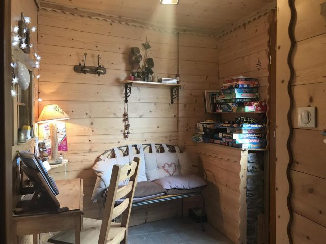 31G100375-24e927e8581744aaa0cc72decccb1f7e