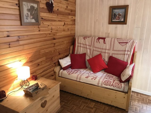 31G100375-30ad5113a4ba417ebb835f952e5d7619