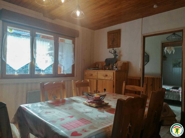 31G100375-5ae8779df00f4107a021c6da3082d26d