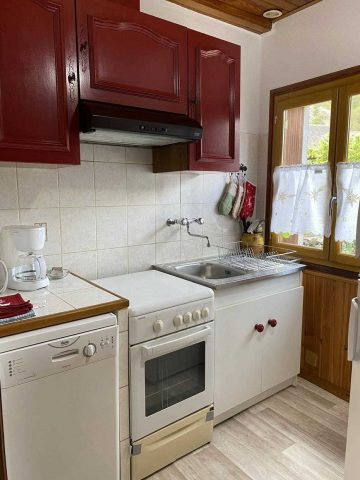 31G100375-69451d05bb7145888e85c2bb4f38048f