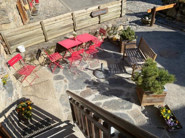 31G100375-793d728e54f9470f869ab974f6f1bad6