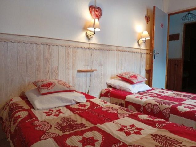 31G100375-980851b8af3d4f188ae0217c78d42fa3