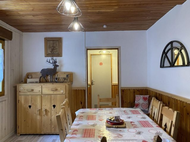 31G100375-a1ac950f3af64e16a3acd36351cf3f63