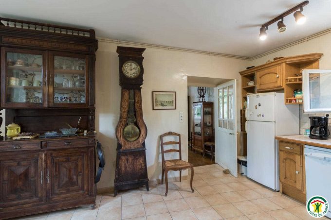 31G100403-0bbe7b7aadef43c18fb4c8a2c7543219