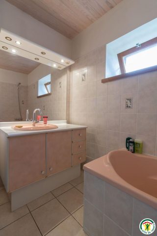 31G100403-1c69d51ce82245a78cb067e7fd7be53a