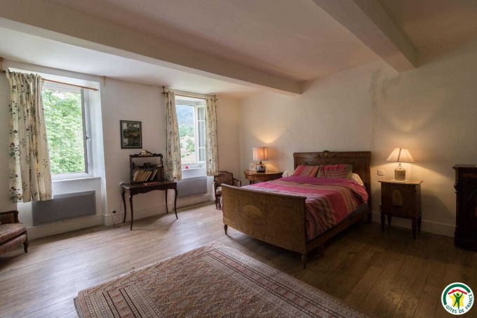 31G100403-1f730c560ee24538b4a97f09f6c5fdc9