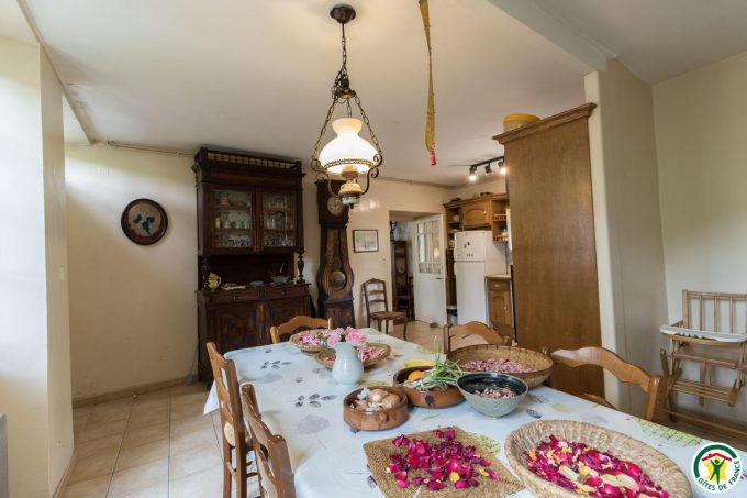 31G100403-489ff93a34b44e49946344e1100e08ce