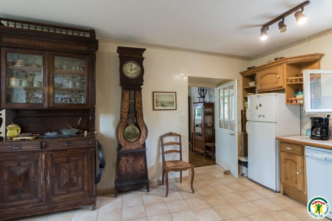 31G100403-8fb72c09c0734a59ad4fe5013fb182cc