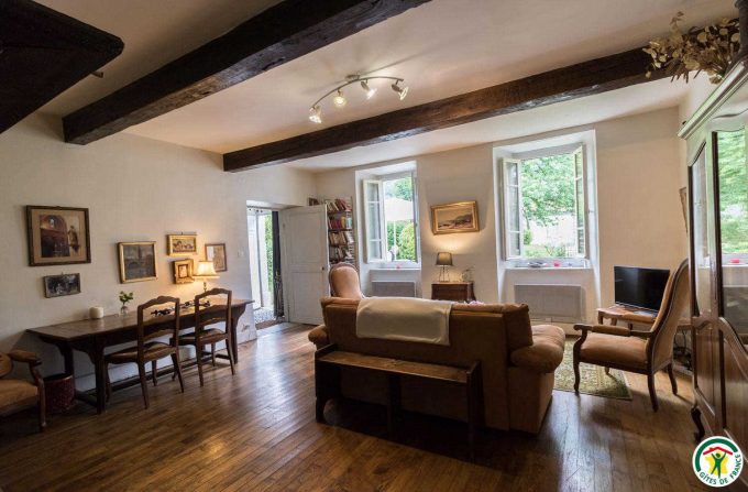 31G100403-931710fd0a60404a84d5c8a8866cc912