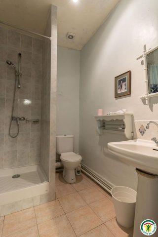 31G100403-c77f94ffa6f64ca3ad81855bf09fd51e