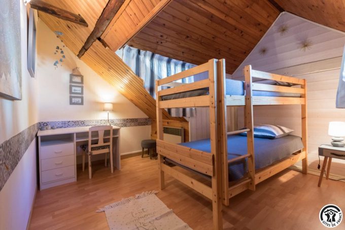 31G100440-1b5216b8a120486890b1d124a9d181a4