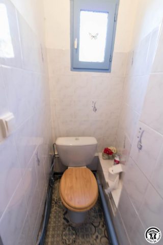 31G100440-49eda27829d1414eafbcc78031cc3b0a