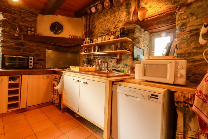 31G100440-afec89e66c6943338b67c5aca5c419b8