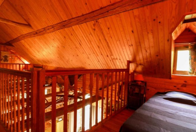 31G100440-d6a65e93521f46748cf87a1a336bb037